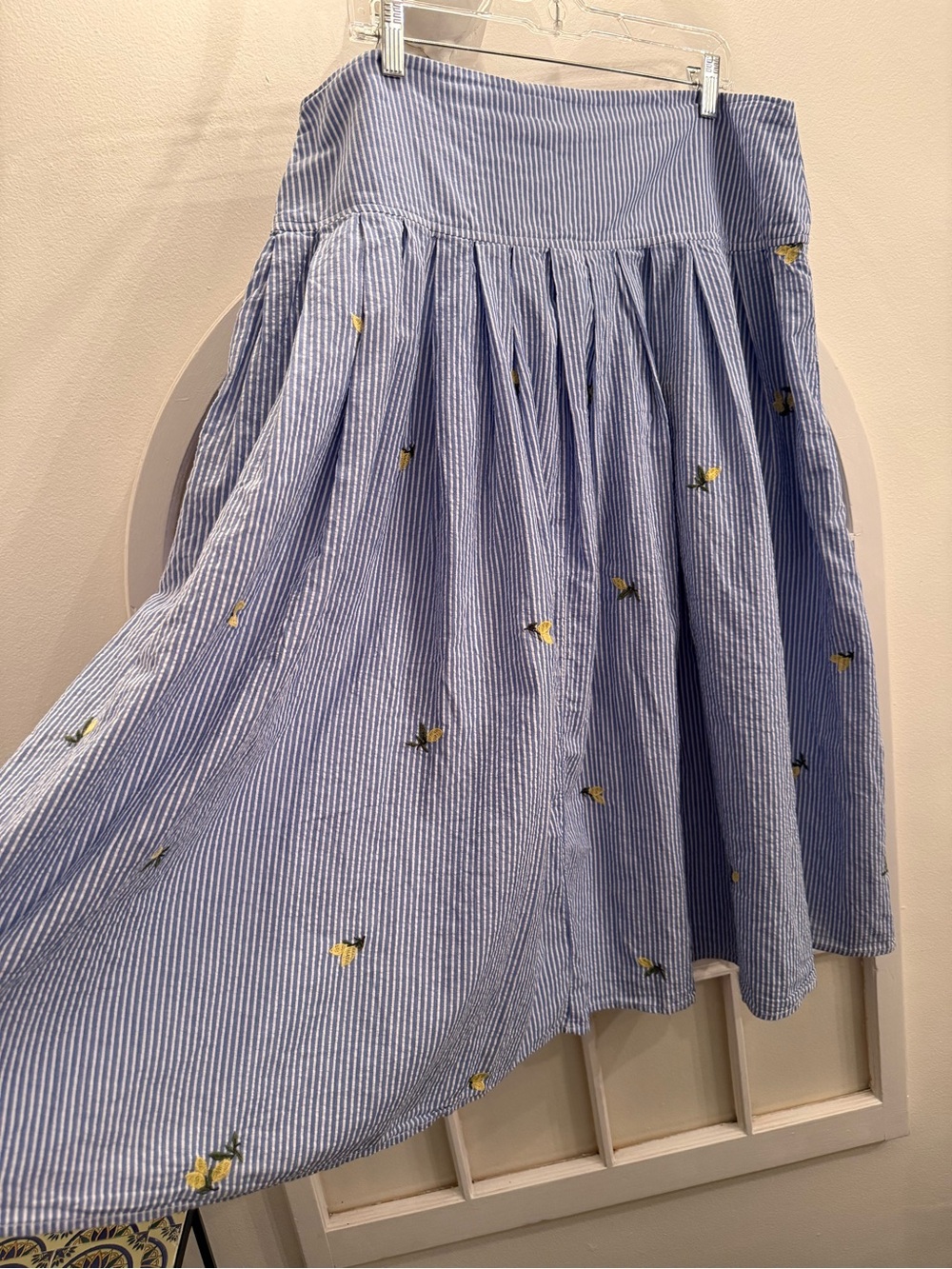 NWT Free Assembly Blue Striped Seersucker Embroidered citris Midi Skirt Size 16